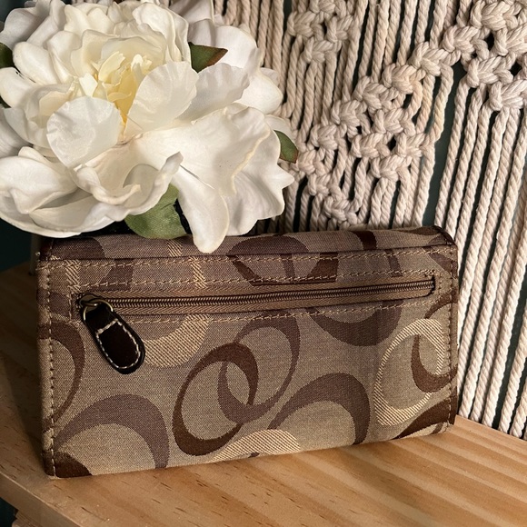 Large wallet- women’s - Picture 2 of 7